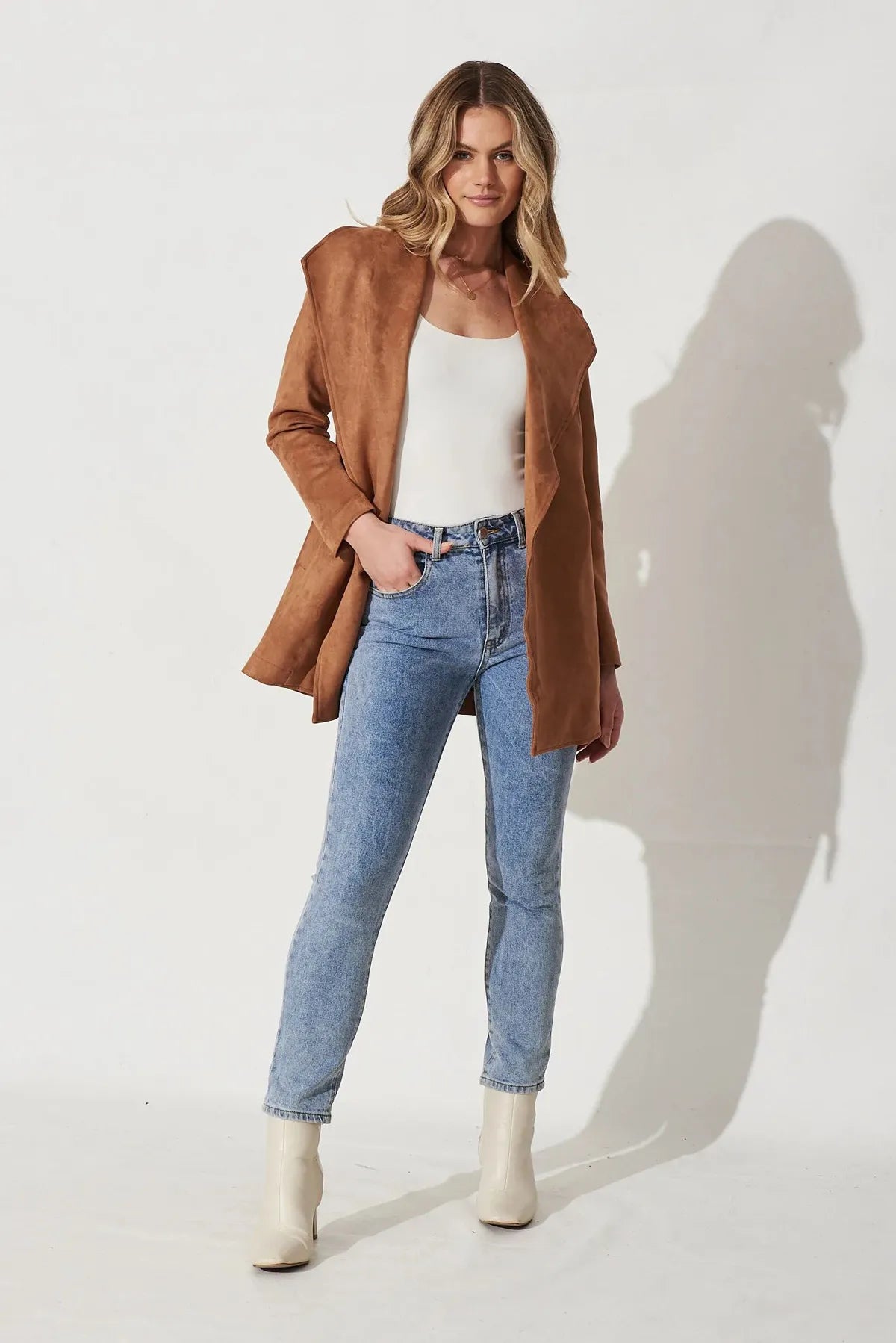 Giacca calda da donna - Eleganza minimalista per l'autunno e l'inverno