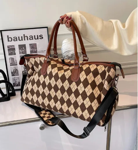 Borsa da viaggio da donna - Motivo a scacchiera e scomparto separato per indumenti bagnati