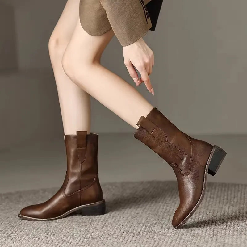 Stivaletti con tacco a blocco da donna: eleganza e comfort per tutti i giorni