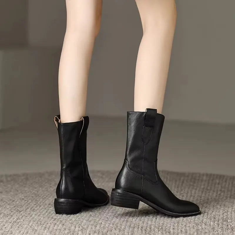 Stivaletti con tacco a blocco da donna: eleganza e comfort per tutti i giorni